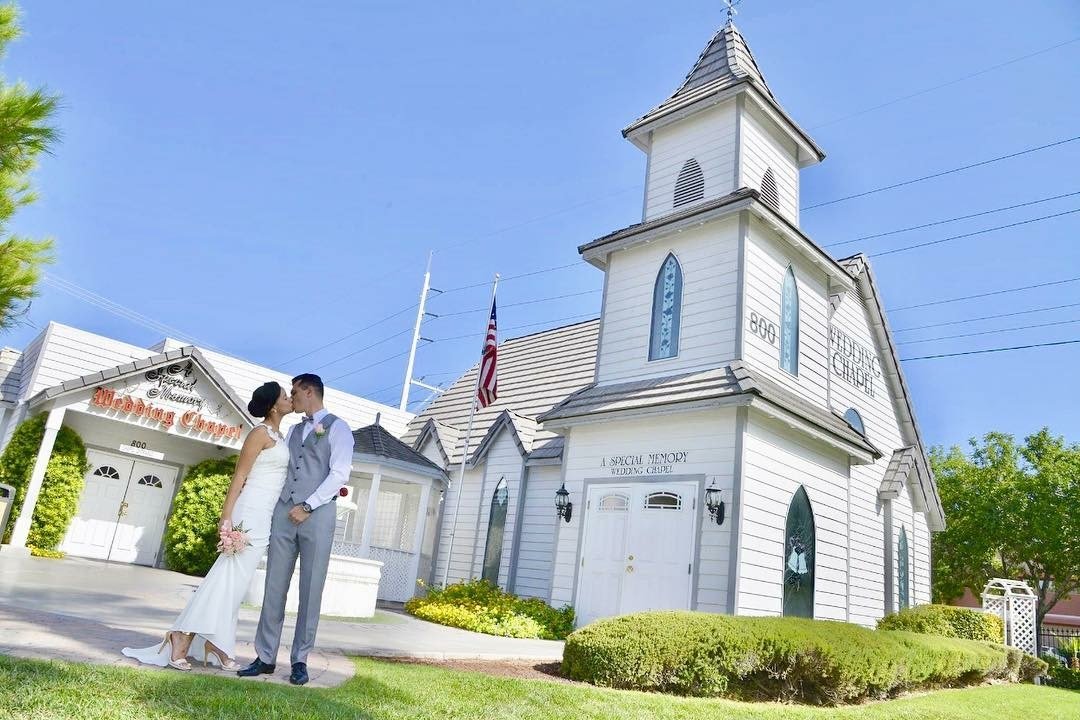 THE 10 BEST Las Vegas Wedding Chapels Updated 2024   Front Grounds Of Chapel 