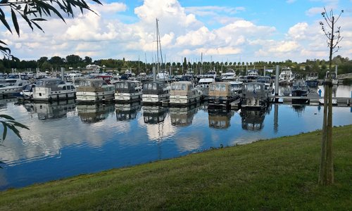 Onze vloot in onze thuishaven jachthaven "De Spaenjerd" in Kinrooi