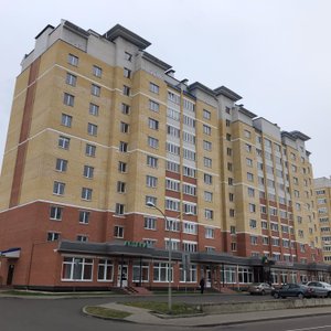 The hostel is accessible from the backside of this apartment complex