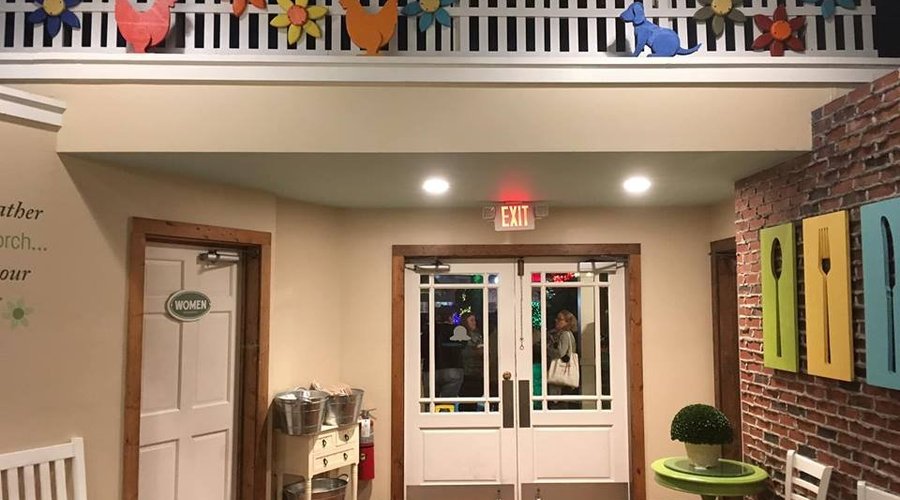 Front Porch Cafe at Dollywood