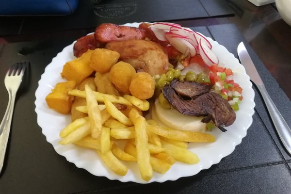 Salão quando abriu a casa (ainda vazio) – Foto de Hamburgueria do Vale,  Tremembé - Tripadvisor