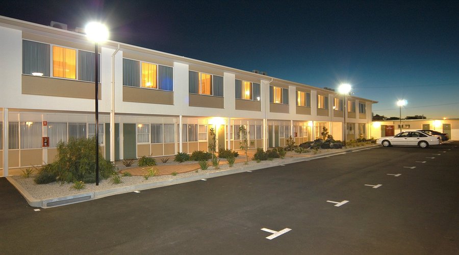 Edgewater motel overlooks the Mersey River