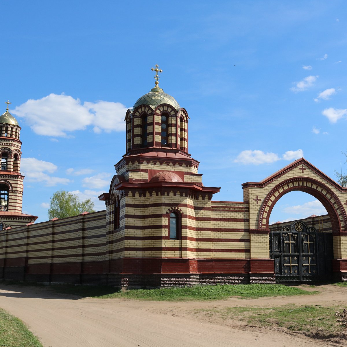 Николо-Малицкий монастырь. Николаевский Малицкий монастырь. Монастырь Николо Малица Тверь. Кладбище Николо Малица Тверь.