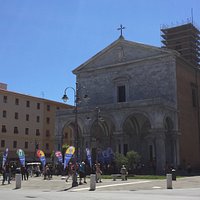 duomo città su piazza grande