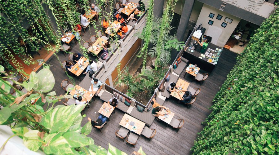 Courtyard Restaurant specializes in fusion food culinary to indulge your cravings.