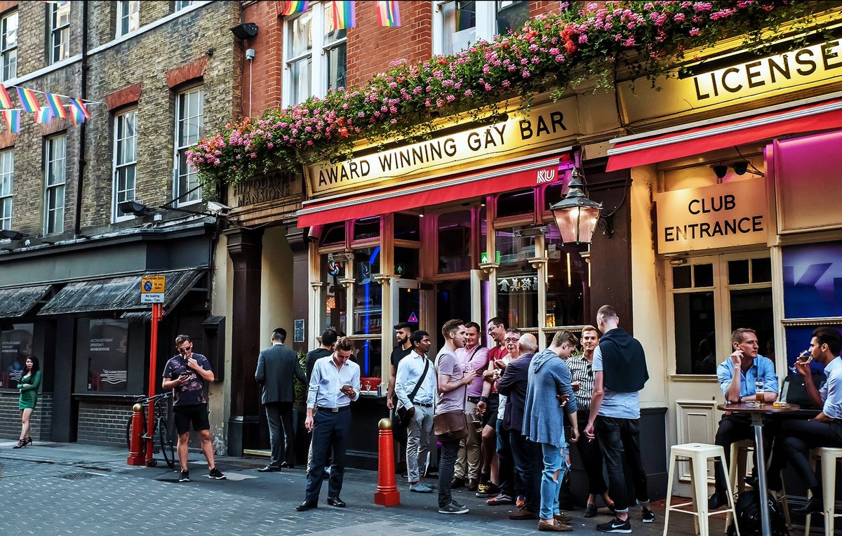 LONDRES, Reino Unido - DEZEMBRO 15, 2016: Garrafa de cerveja