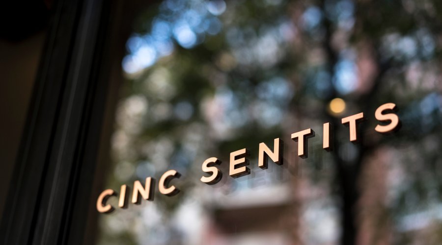 Cinc Sentits image 4 - Full view