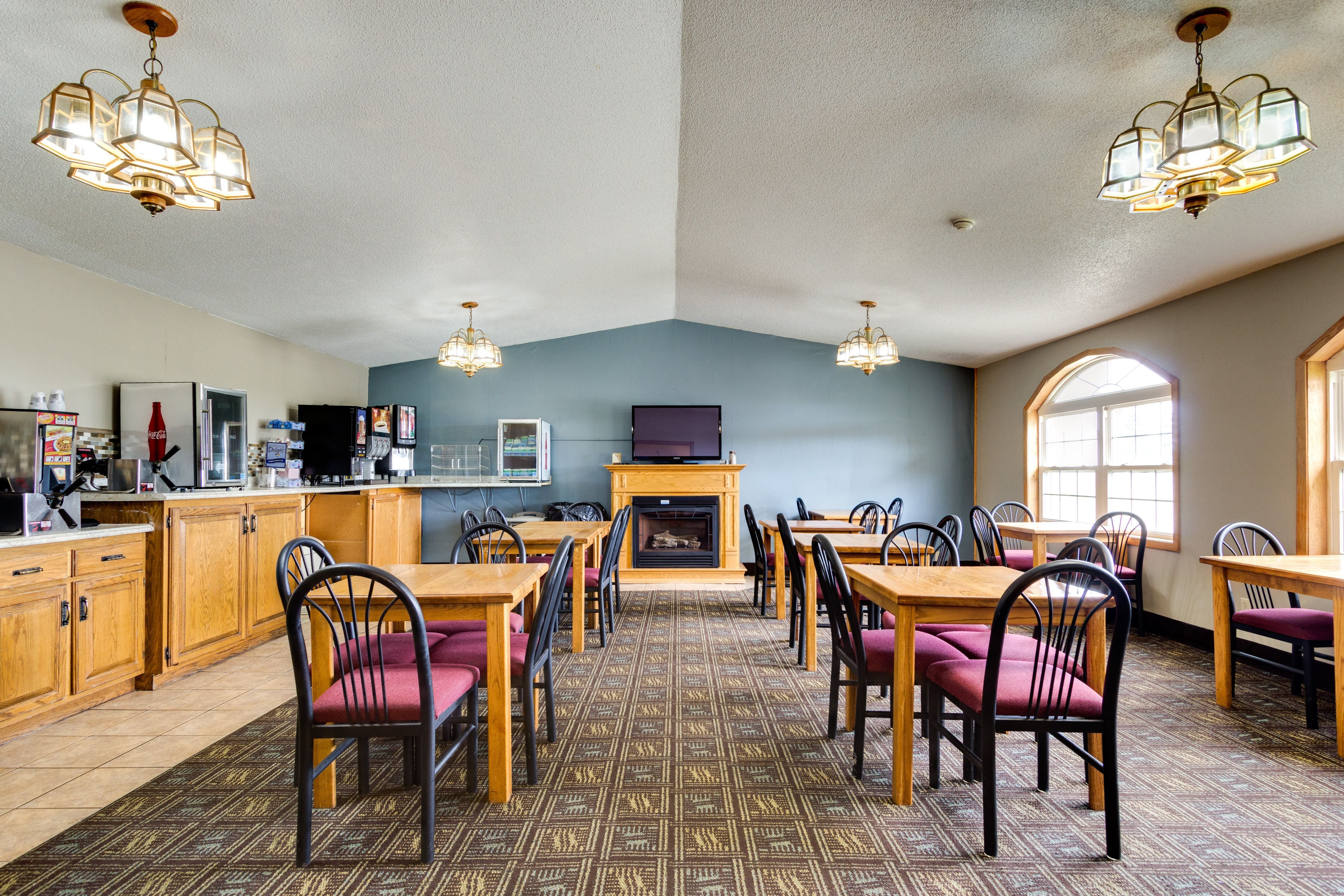 FIRESIDE INN SUITES 89 1 2 0 Prices Hotel Reviews Devils   Breakfast Area 