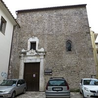 la facciata della chiesa (anche se non si direbbe)