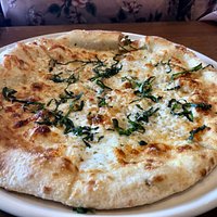 Delicous pizza (minus the tomatoes)