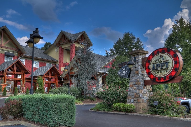 gatlinburg hotels on the strip pet friendly