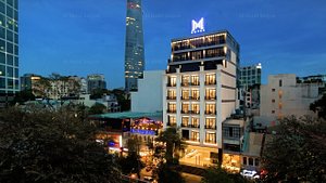 M Hotel Saigon: Khách sạn M Hotel Saigon nằm ở vị trí đắc địa trên đường Điện Biên Phủ với thiết kế sang trọng và hiện đại. Năm 2024, đây sẽ là nơi lưu trú lý tưởng cho những du khách muốn trải nghiệm một Sài Gòn đầy sức sống và thành thị phồn hoa. Hãy đến với M Hotel Saigon để tận hưởng dịch vụ tuyệt vời và thưởng thức khung cảnh náo nức của Sài Gòn.