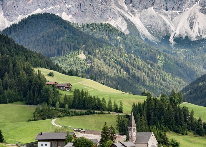Les plus beaux paysages des Dolomites

>> https://waitandsea.fr/road-trip-dolomites-italie-itineraires-randonnees-incontournables/