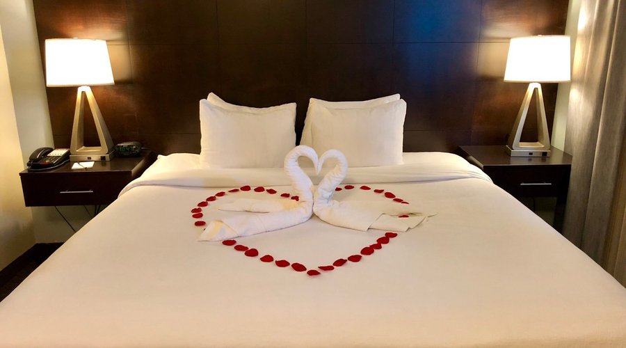 Come and spend your honeymoon, anniversary or your wedding night with us - let us help you celebrate!