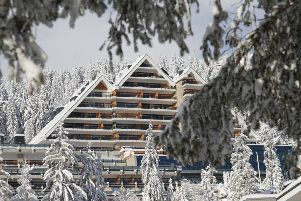 Гостиница горнолыжный курорт. Crans Ambassador Hotel Spa Швейцария. Санаторий Монтана Швейцария. Горнолыжка Швейцария 2022. Отели горнолыжных курортов Швейцарии.