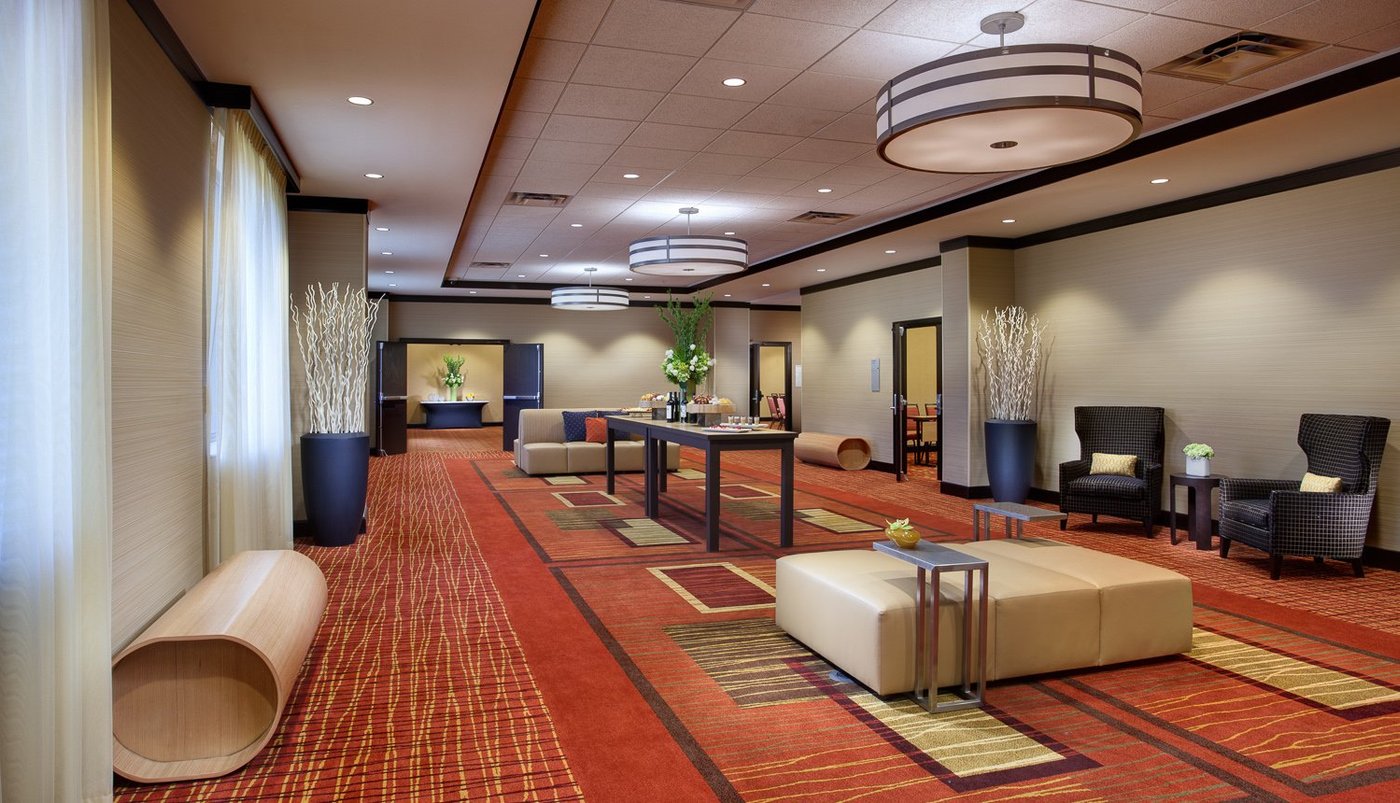 Courtyard by Marriott Grand Rapids Downtown Restaurant: Pictures ...