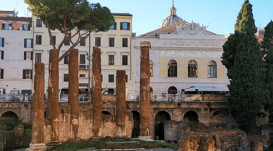 Scavi romani di fronte all'Hotel / Roman ancient ruines in front of the Hotel Barrett
