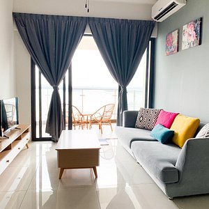 Seaview condominium. 5 stars living experience with affordable price. Whatsapp +601110737013 or survey here https://www.airbnb.com/rooms/30548298?guests=1&user_id=221702700&ref_device_id=37e40d28a4fdefdb