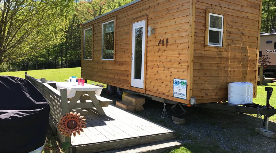 Custom RV, site offered water, sewage, showers if needed and cable/internet.....internet is better to get from local provider Charter, the local wi fi is not that strong. 