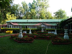 Il Palazzo Hotel in Panchgani, image may contain: Resort, Hotel, Garden, Grass
