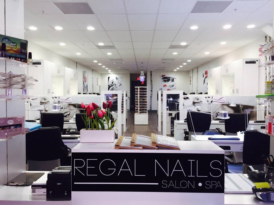 Chào mừng đến với Regal Nails Salon & Spa - tiệm nail đẳng cấp và chuyên nghiệp. Với đội ngũ thợ chuyên nghiệp và dịch vụ tận tâm, chắc chắn bạn sẽ cảm thấy hài lòng khi đến đây. Hãy để Regal Nails Salon & Spa giúp bạn trở nên xinh đẹp và tự tin hơn.