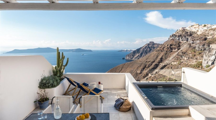 Deluxe Suite with Jacuzzi