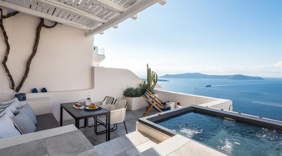 Deluxe Suite with Jacuzzi