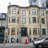 80 Gerrard Street East, in the Garden District near the Church-Wellesley Village and Maple Leaf Gardens, Yonge-Dundas Square, the Eaton Centre, Ryerson University and the Allan Gardens public horticultural conservatory.