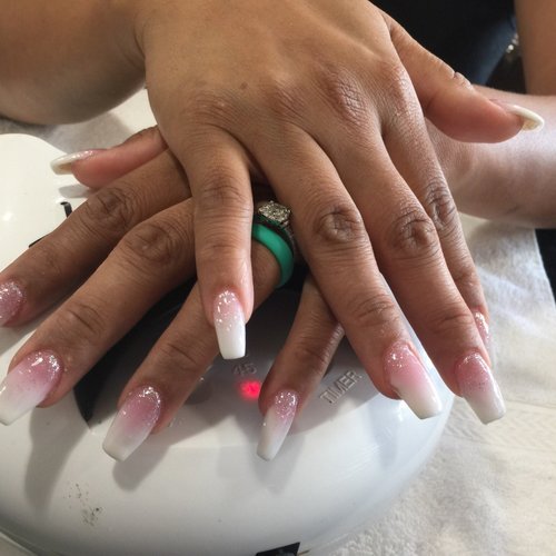 Nail Spa Da Favola-Oberoi Mall | Give your nails a stunning new look in  this festive season. Book your appointment now:  http://bit.ly/Get_Me_An_Appointment #NailSpaDaFavola #Nailart... | By Synk  Salon & Spa - Nail
