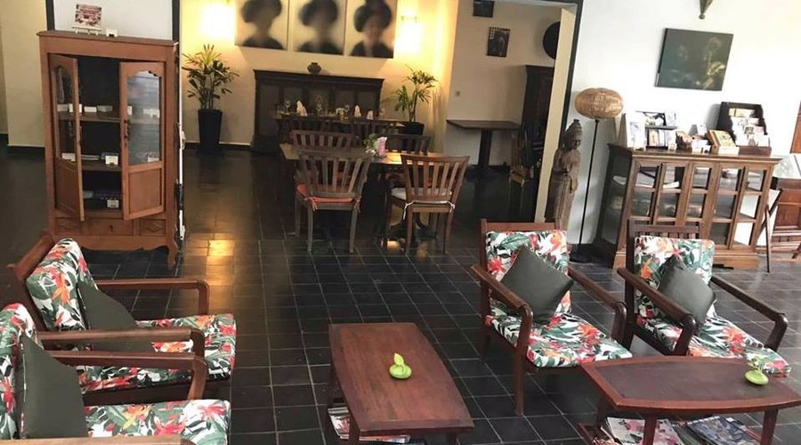 The lobby
