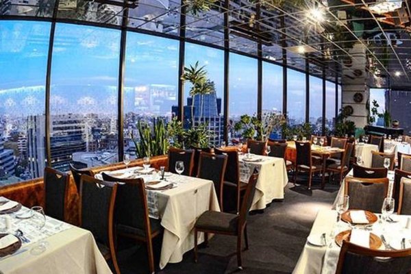 Restaurante giratório com vista para o Pico do Jaraguá, Campo de Marte e  Serra do Mar é atração imperdível na Zona Norte; conheça!