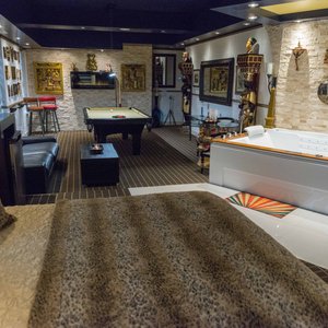 Egypt - Large hot tub for two and Pool table