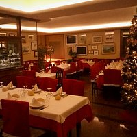 Oltre al buon cibo, anche il clima natalizio non manca.
Buone feste a tutti!