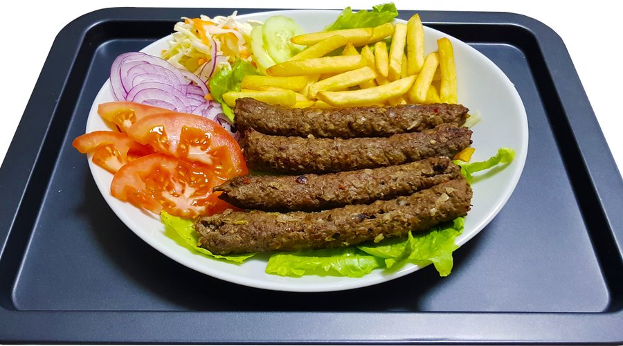 Piatto Seekh Kebab
4 pz. di seekh kebab, insalata verde, insalata mista, pomodoro, cipolle e salse