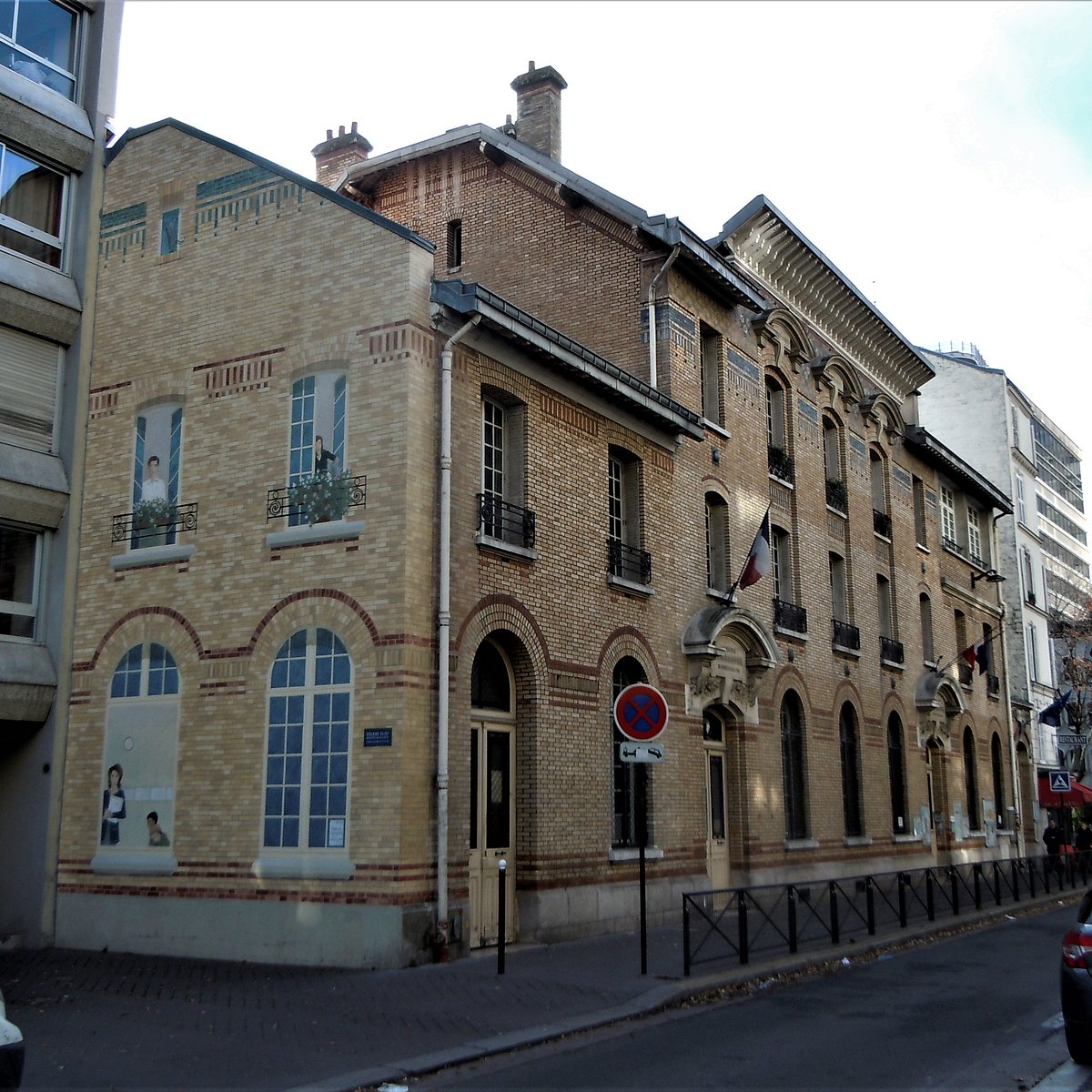 Ecole paris. 2 Rue Cambronne, 75015 Paris, Франция.