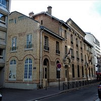 La fresque sur la façade de l'école
