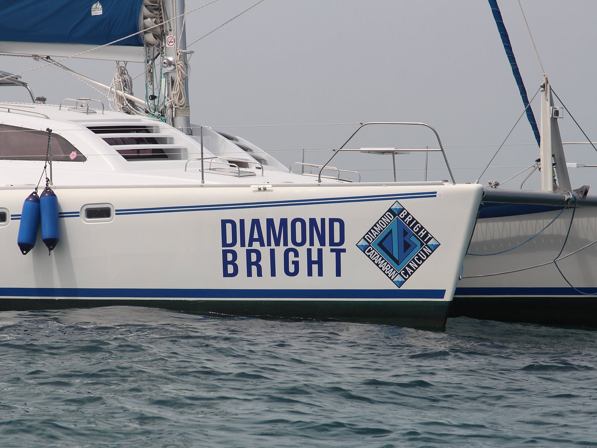 diamond bright catamaran cancun isla mujeres