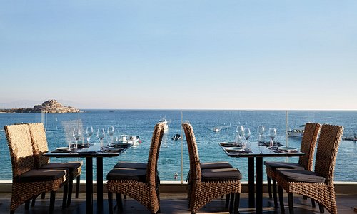 Breathtaking view for the most exclusive experience on the beach of Platis Gialos