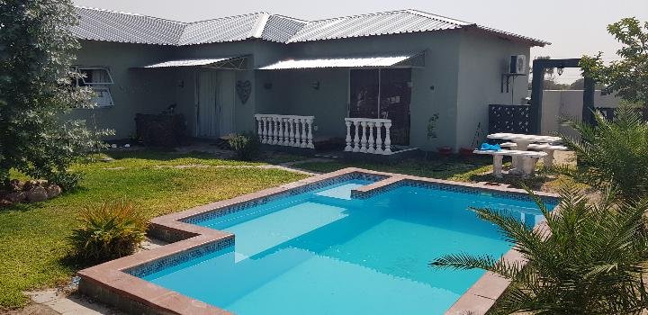 VILLA GRAF - Prices & Guest House Reviews (Namibia/Ongwediva, Africa)