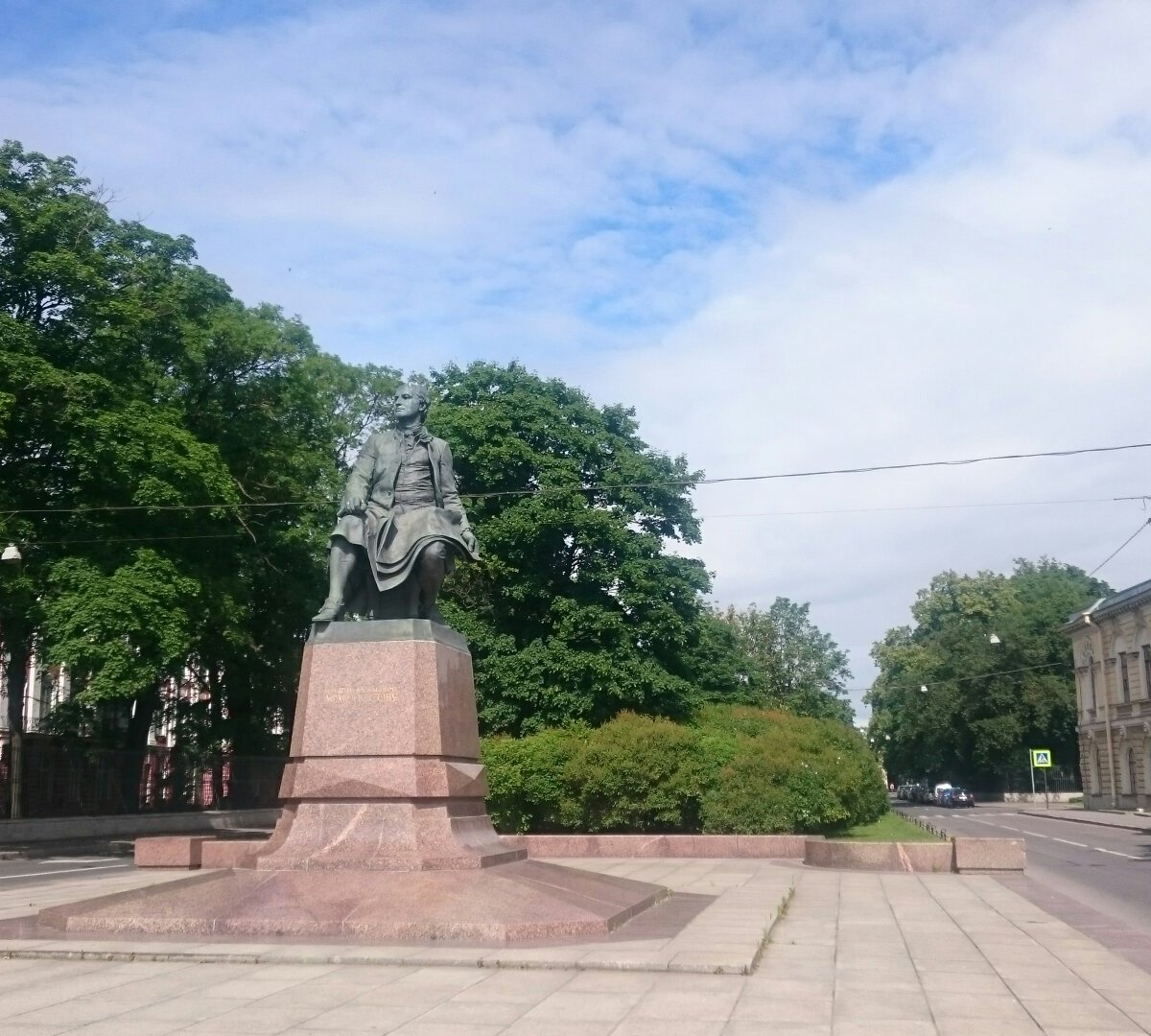 Памятник М.В. Ломоносову, Санкт-Петербург: лучшие советы перед посещением -  Tripadvisor