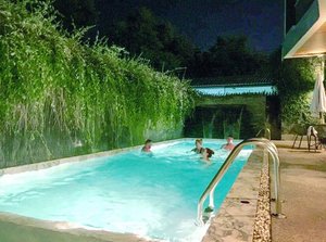 泳池和海滩