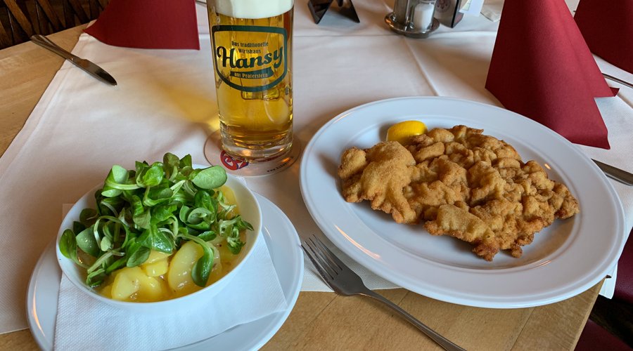Wiener Schnitzel mit Kartoffel-Vogerl Salat