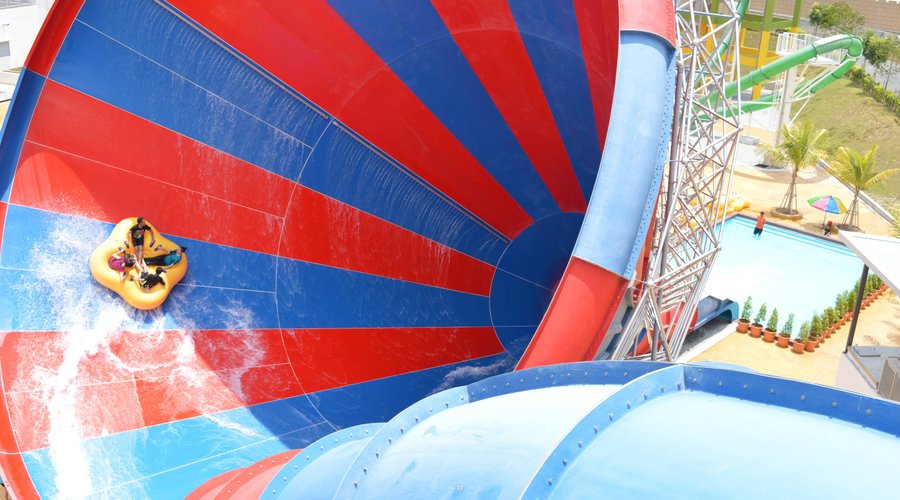 Magic Funnel
Magic Funnel is an extremely thrilling, four person tube ride where riders accelerate down a steep tunnel with high speed entering the base of the funnel. Their momentum will allow riders to travel high up the opposite wall of the funnel, experiencing momentary weightlessness, before oscillating back and forth in the narrowing funnel towards the landing pool.