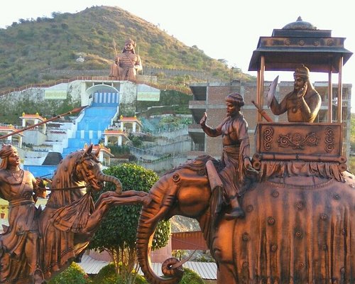 tourist attraction at udaipur