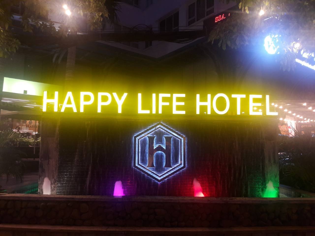 Happy Life Hotel
