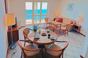Room & Suite