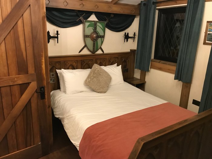 Warwick Castle Knight's Village Rooms: Pictures & Reviews - Tripadvisor