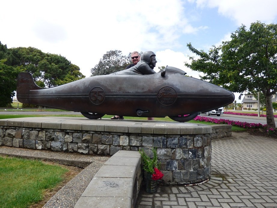 Burt Munro Statue (Invercargill) - ATUALIZADO 2023 O que saber antes de ...