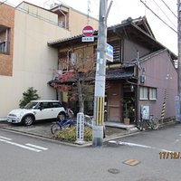 御花畑屋敷跡の碑。