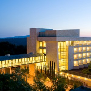 The Hod wing in the evening. The beautiful sunset over the Galilee can be seen from many of the rooms